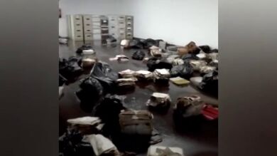 El archivo judicial de la Audiencia Provincial de A Coruña, inundado tras la tromba de agua del sábado 