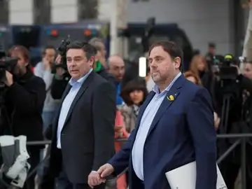 Noticias 2 Antena 3 (02-07-18) Interior comunica a la Generalitat el traslado de Junqueras, Romeva, Bassa, Forcadell, Sánchez y Cuixart a cárceles catalanas Noticias 2 Antena 3 (02-07-18) Interior comunica a la Generalitat el traslado de Junqueras, Romeva, Bassa, Forcadell, Sánchez y Cuixart a cárceles catalanas