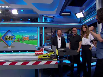 Descubre el principio de acción y reacción que pone en movimiento un coche en 'El Hormiguero 3.0' Descubre el principio de acción y reacción que pone en movimiento un coche en 'El Hormiguero 3.0'