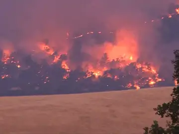 Incendios forestales fuerzan las evacuaciones en el norte de California Incendios forestales fuerzan las evacuaciones en el norte de California