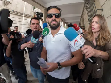 Antonio Manuel Guerrero, uno de los integrantes de 'La Manada', ante el juzgado de guardia de Sevilla. Antonio Manuel Guerrero, uno de los integrantes de 'La Manada', ante el juzgado de guardia de Sevilla.