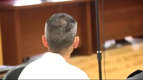 La Audiencia de Pontevedra juzga a un entrenador de fútbol acusado de abusar de dos menores La Audiencia de Pontevedra juzga a un entrenador de fútbol acusado de abusar de dos menores