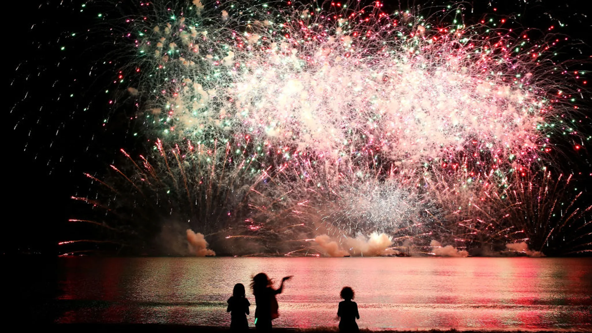 El espectáculo de fuegos artificiales (02-07-2018) El espectáculo de fuegos artificiales (02-07-2018)
