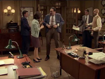 Benito se hace pasar por Tuñón para ayudar a Lalo Benito se hace pasar por Tuñón para ayudar a Lalo