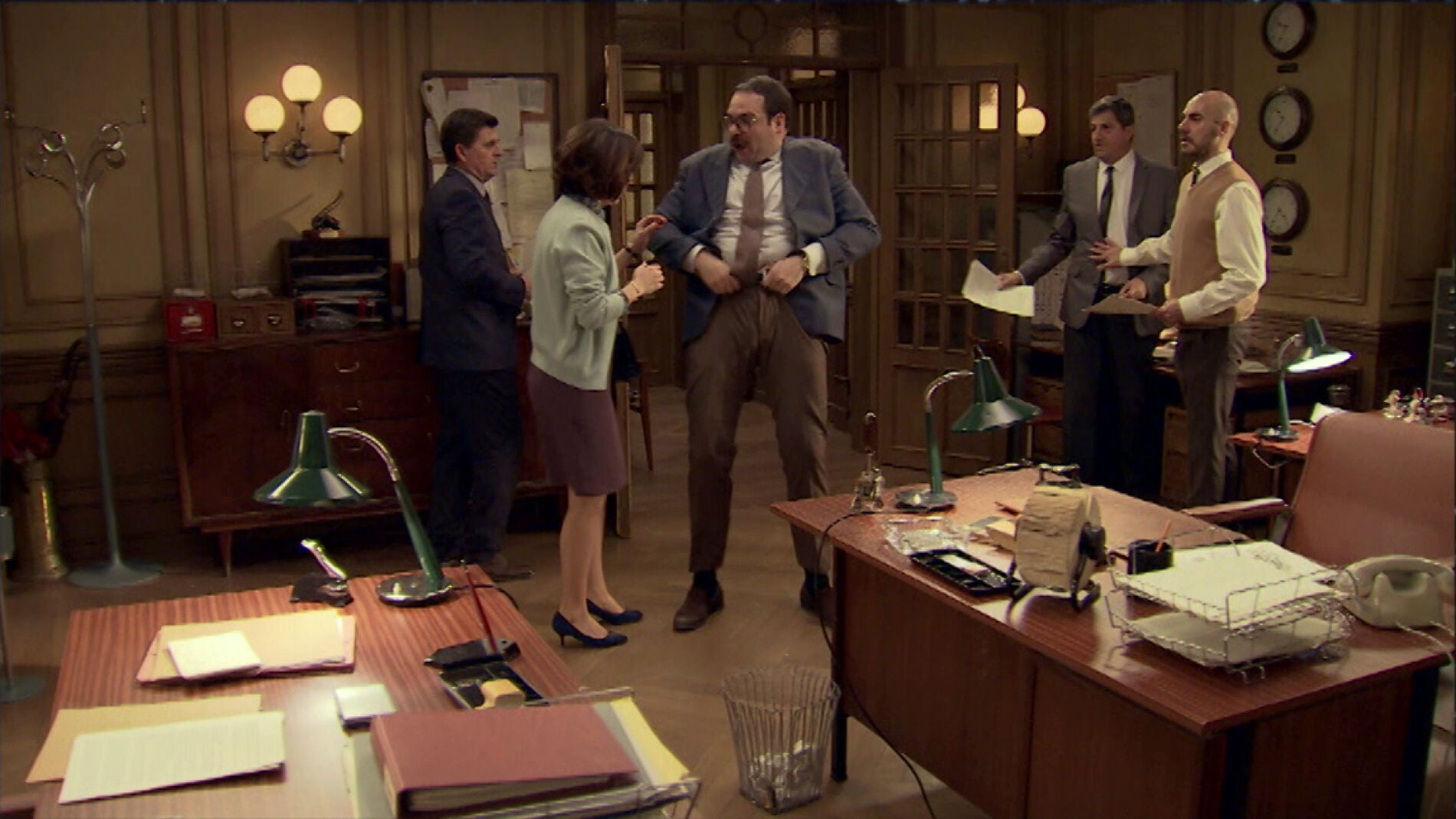 Benito se hace pasar por Tu&ntilde;&oacute;n para ayudar a Lalo