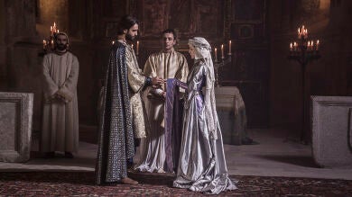 La boda de Arnau y Elionor ante una desconsolada Mar