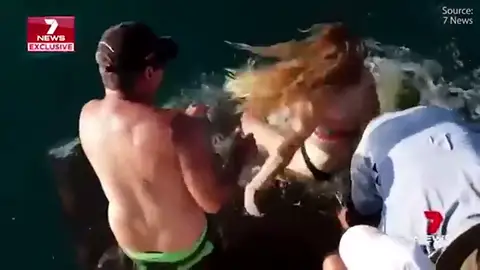 La mujer que fue arrastrada por un tiburón a aguas infestadas de cocodrilos: "Me chupó como si fuese una aspiradora" La mujer que fue arrastrada por un tiburón a aguas infestadas de cocodrilos: "Me chupó como si fuese una aspiradora"