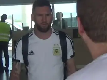 Messi guarda silencio a su llegada a Barcelona tras el Mundial Messi guarda silencio a su llegada a Barcelona tras el Mundial