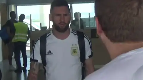 Messi guarda silencio a su llegada a Barcelona tras el Mundial Messi guarda silencio a su llegada a Barcelona tras el Mundial
