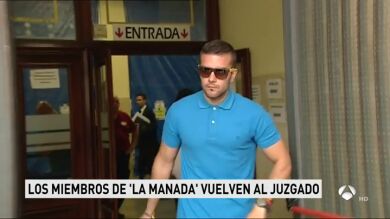 Los cinco miembros de La Manada acuden a firmar a los juzgados de Sevilla