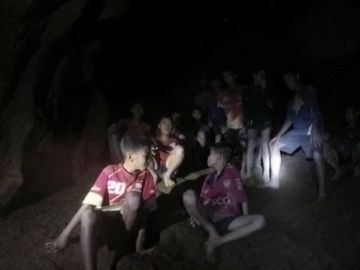 Algunos de los niños atrapados en una cueva de Tailandia