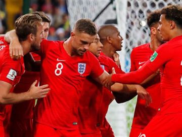 Inglaterra celebra el gol de Kane ante Colombia