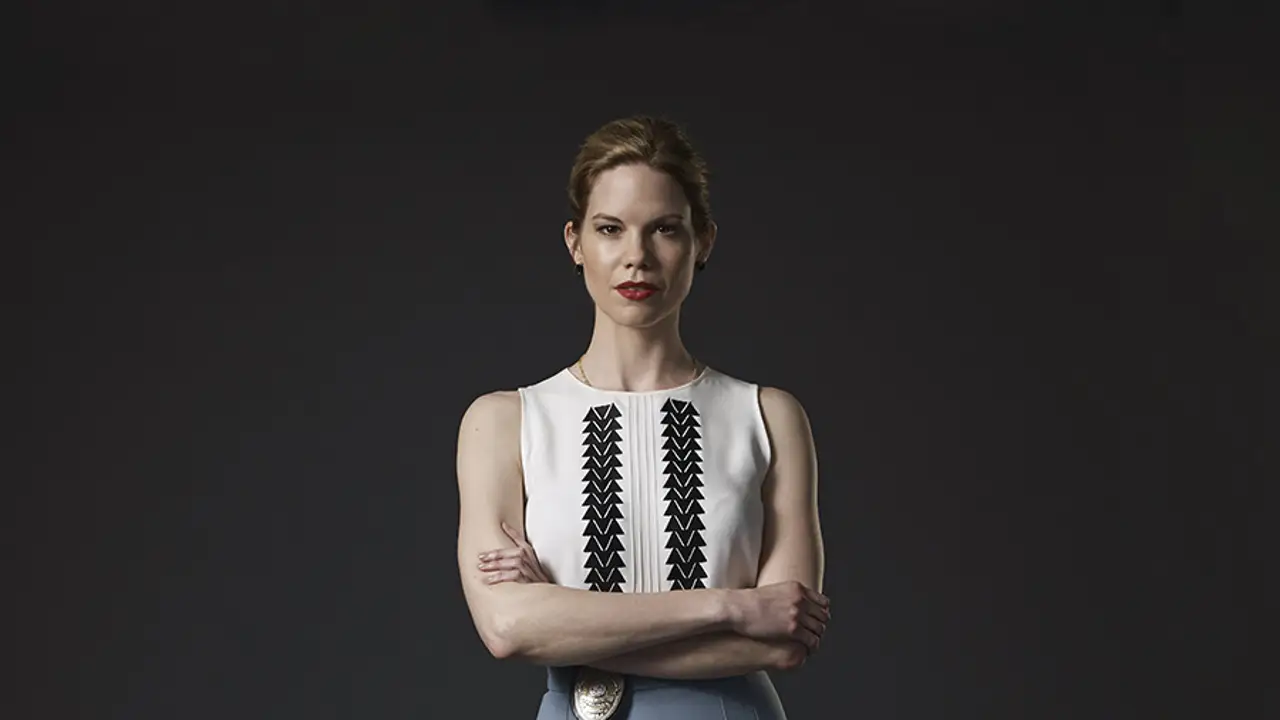 Mariana Klaveno es Janice Lawrence