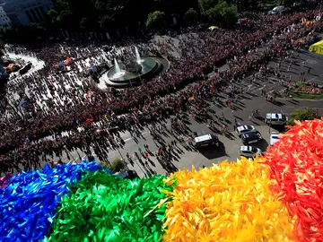 Vista desde el Palacio Cibeles de Madrid de la manifestación del Orgullo Vista desde el Palacio Cibeles de Madrid de la manifestación del Orgullo