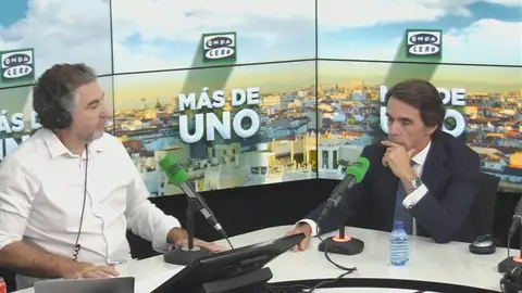 Dardo de Aznar contra Rajoy: "A la primera persona que invité a La Moncloa fue a Fraga y le dije que no me olvidaba de por qué estaba allí" Dardo de Aznar contra Rajoy: "A la primera persona que invité a La Moncloa fue a Fraga y le dije que no me olvidaba de por qué estaba allí"
