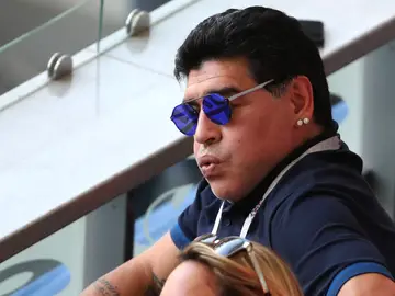 Maradona resopla en el Argentina - Francia Maradona resopla en el Argentina - Francia