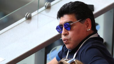 Maradona se ofrece a dirigir gratis a Argentina: 