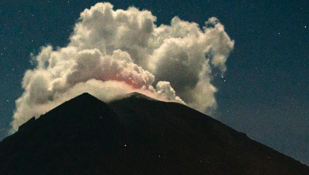 Erupción del volcán Monte Agung en Bali