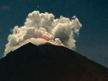 Erupción del volcán Monte Agung en Bali