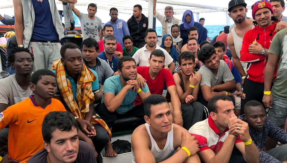 Inmigrantes en el barco de Proactiva Open Arms