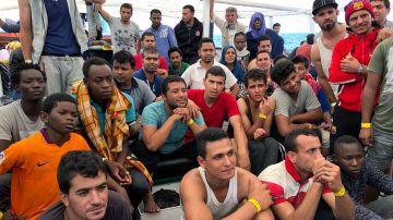 Inmigrantes en el barco de Proactiva Open Arms