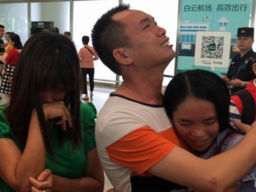 El reencuentro de la joven china con su familia biológica 13 años después de desaparecer