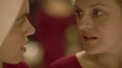 Defred descubre la horrible verdad tras los planes de la República de Gilead: 