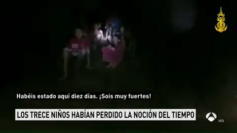 Un equipo de buceadores logra hablar con los niños atrapados en una cueva de Tailandia Un equipo de buceadores logra hablar con los niños atrapados en una cueva de Tailandia