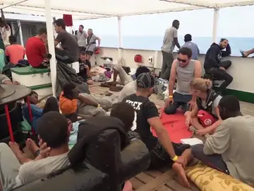 El barco 'Open Arms' encauza, entre la tranquilidad y el cansancio, su último tramo antes de llegar este miércoles a Barcelona El barco 'Open Arms' encauza, entre la tranquilidad y el cansancio, su último tramo antes de llegar este miércoles a Barcelona