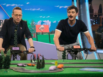 Marron juega al "scalextric a pedales" con Joaquín Reyes y Antonio Pagudo 