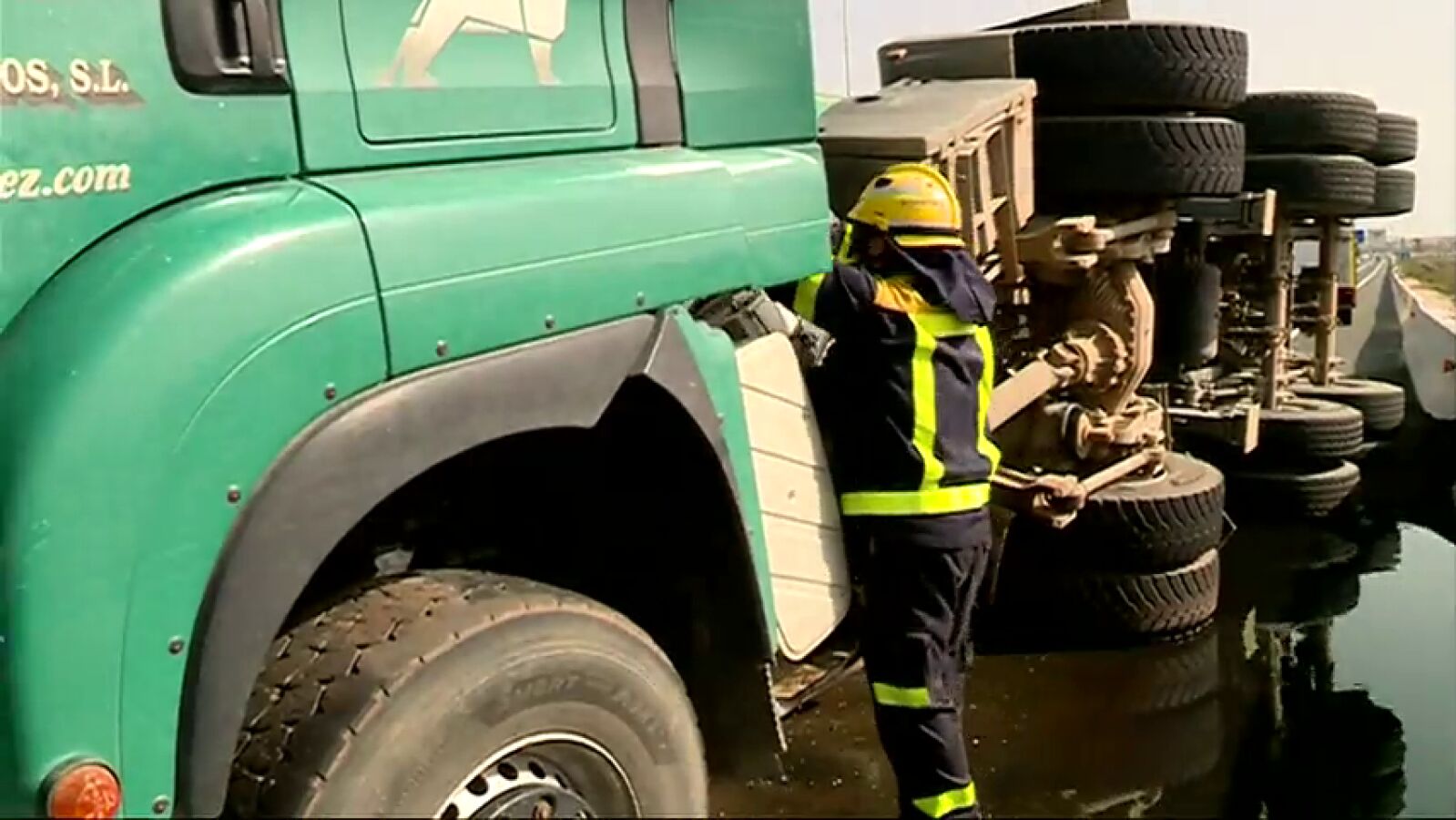 Un camión vuelca en Gran Canaria provocando largas retenciones