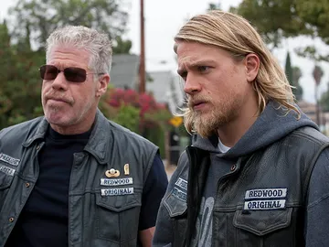 Los protagonistas de 'Sons of Anarchy', Ron Perlman y Charlie Hunnam Los protagonistas de 'Sons of Anarchy', Ron Perlman y Charlie Hunnam