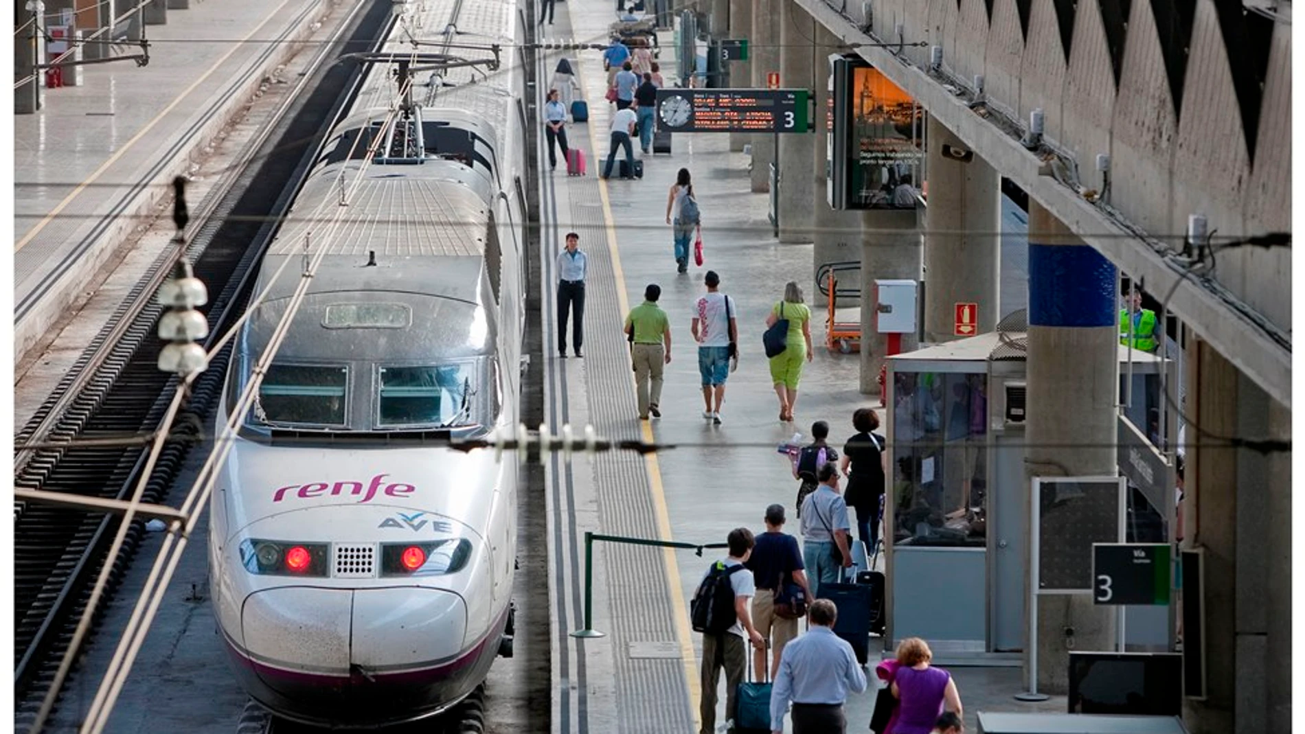 Un tren Ave de Renfe Un tren Ave de Renfe