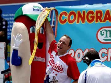 El estadounidense Joey Chestnut en el concurso El estadounidense Joey Chestnut en el concurso