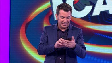 Arturo Valls cotillea al público de '¡Ahora Caigo!' a través de una red social