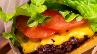 ¿Cuántas hamburguesas serías capaz de comer en lo que dura este vídeo?