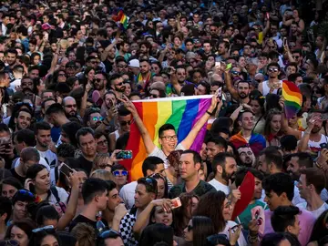 Plaza de Pedro Zerolo en el momento del pregón del Orgullo 2019 Plaza de Pedro Zerolo en el momento del pregón del Orgullo 2019