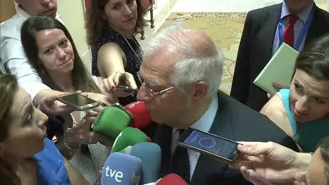 Borrell, ante la posibilidad de que Sánchez y Torra hablen del referéndum: "¿Por qué no se va a poder hablar de todo?" Borrell, ante la posibilidad de que Sánchez y Torra hablen del referéndum: "¿Por qué no se va a poder hablar de todo?"