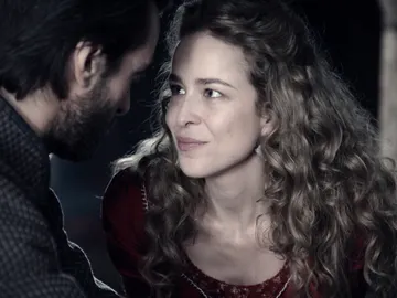 Elionor, a Arnau: “Quiero compartir lecho contigo” Elionor, a Arnau: “Quiero compartir lecho contigo”