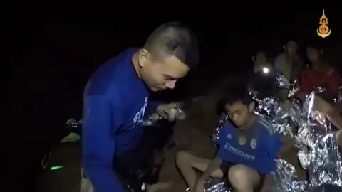 Las imágenes del interior de la cueva donde están atrapados 12 niños en Tailandia: "Les hemos dado alimentos bajo la supervisión de un médico" Las imágenes del interior de la cueva donde están atrapados 12 niños en Tailandia: "Les hemos dado alimentos bajo la supervisión de un médico"