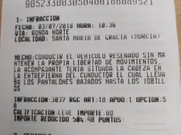 La multa interpuesta a un conductor al que le estaban haciendo una felación La multa interpuesta a un conductor al que le estaban haciendo una felación