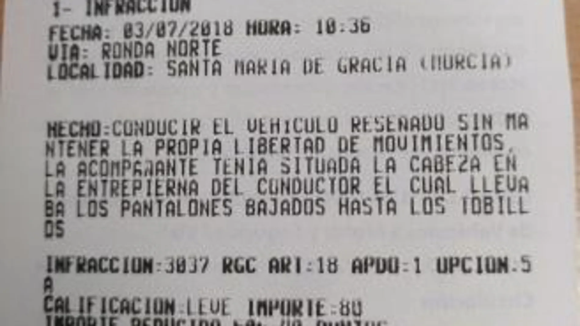 La multa interpuesta a un conductor al que le estaban haciendo una felación La multa interpuesta a un conductor al que le estaban haciendo una felación