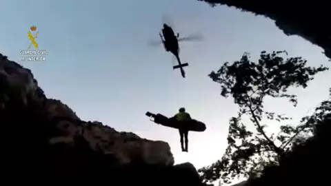 La Guardia Civil de Huesca rescata a una barranquista fallecida en el río Vero La Guardia Civil de Huesca rescata a una barranquista fallecida en el río Vero