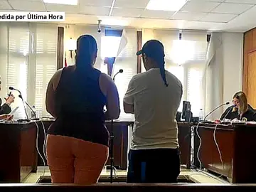 Unos padres, condenados a 1 año y medio de cárcel por atar a su hija a una silla para que les viera practicar sexo Unos padres, condenados a 1 año y medio de cárcel por atar a su hija a una silla para que les viera practicar sexo