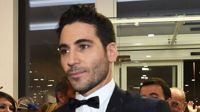 Miguel Ángel Silvestre cumple una promesa que le hizo a su sobrino y se tiñe el pelo de verde