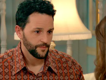 Héctor se salta el guión para declararse a María Héctor se salta el guión para declararse a María