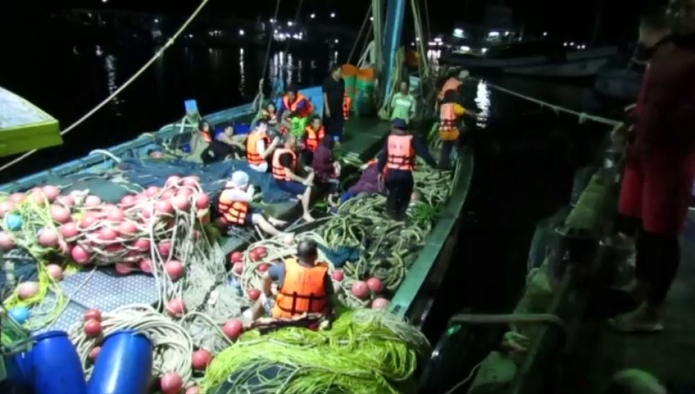 Al menos 49 personas desaparecidas y 89 han sido rescatadas en dos naufragios en Tailandia
