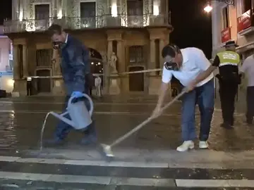 Antideslizante en la calzada para minimizar los riesgos en el recorrido de los encierros de San Fermín Antideslizante en la calzada para minimizar los riesgos en el recorrido de los encierros de San Fermín