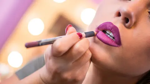Labios perfectamente pintados Labios perfectamente pintados