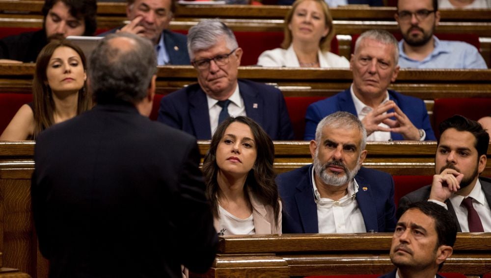 Rifirrafe entre el presidente y el vicepresidente segundo del Parlament por la moción del 9N